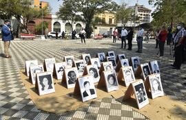 En agosto se recordó también a las víctimas de la dictadura en la Plaza de los Desaparecidos. (foto de archivo)