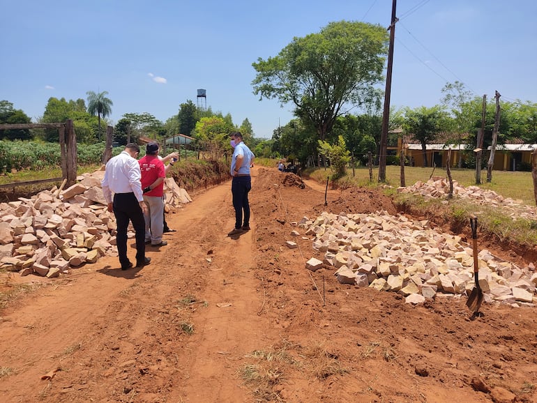 En el lugar solo se encontraban los trabajadores, no así el contratista de la obra o el representante de alguna empresa.