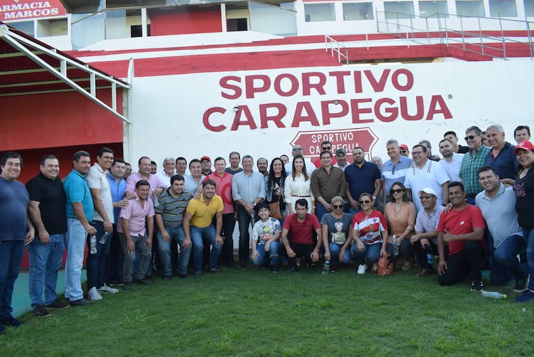 Directiva deportiva, políticos y aficionados participaron de esta jornada que se desarrolló en el predio del estadio municipal de Carapeguá.