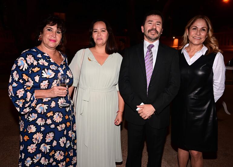 Gilda Arréllaga, Kuni Hashimoto, Francisco Hammersley y Marisol Saldívar.