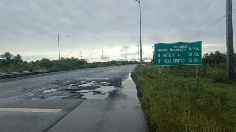 En deplorables estado se encuentra la ruta PY -19. La foto corresponde a la altura del km 29 desvío a San Juan bautista de Ñeembucú.