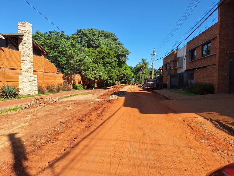 Las calles afectadas que son paralelas a la calle Libertad son la calles 3 de febrero, la calle José Viñuales, la calle Mateo Estigarribia, y la calle Casilda Estigarribia.