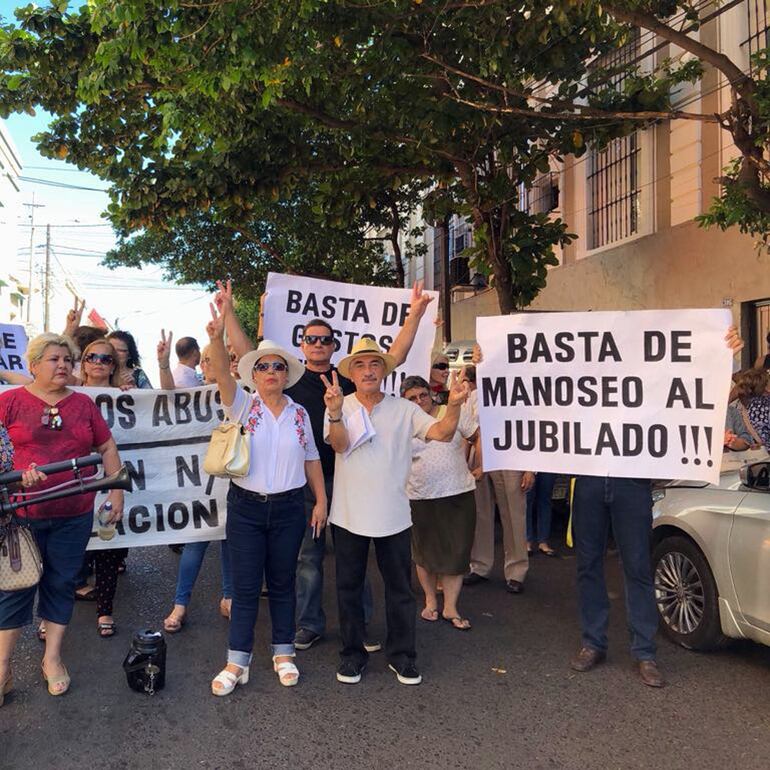 Constantes son las protestas impulsadas por jubilados sobre cualquier modificación del sistema.  Algunos están a favor y otros en contra del actual proyecto de ley.