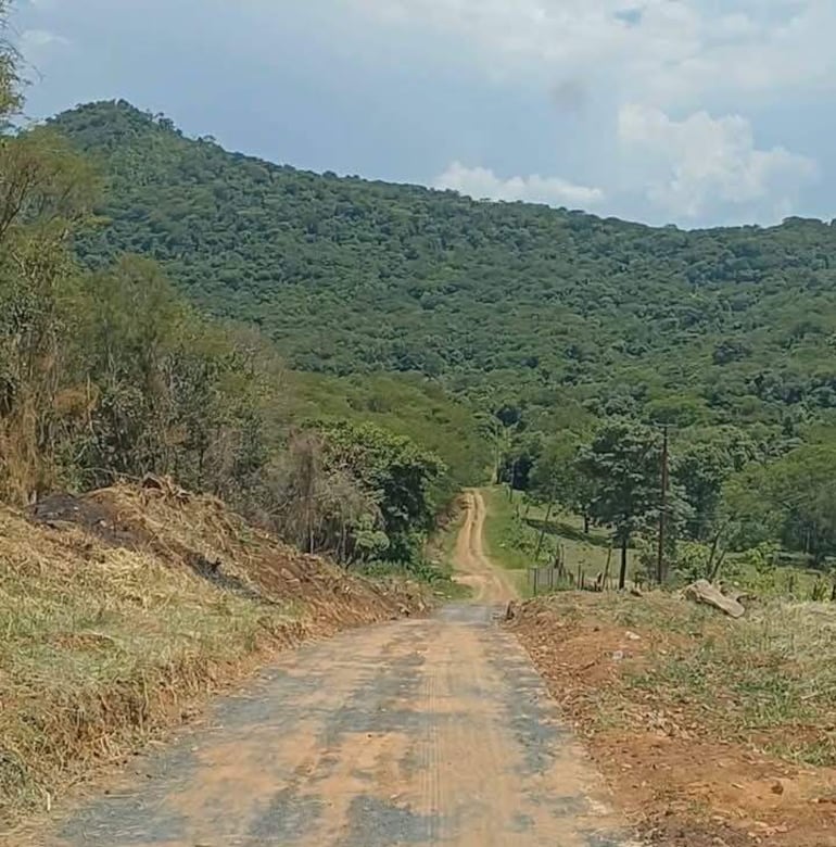 Pareja se pierde en el Cerro Acahay tras ingresar a las 13:00 y ser sorprendidos por la noche.