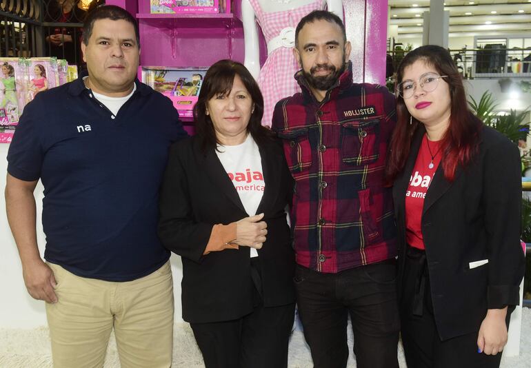 Oscar Ojeda, Julia Tanis, Jaime Ortiz y Angélica Cardozo.