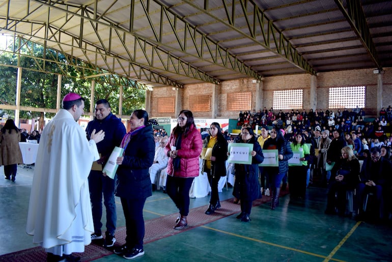 Nuncio Apostólico Vicenzo Turturro, entregan ofrenda de diferentes parroquias destinada para la construcción del futuro complejo diocesano.