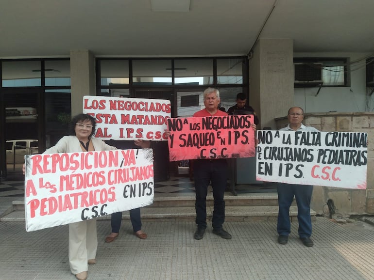 Gremios sindicalistas presentaron hoy una nota al doctor Jorge Brítez, presidente del IPS, para exigir urgentes soluciones a la crisis del seguro social.