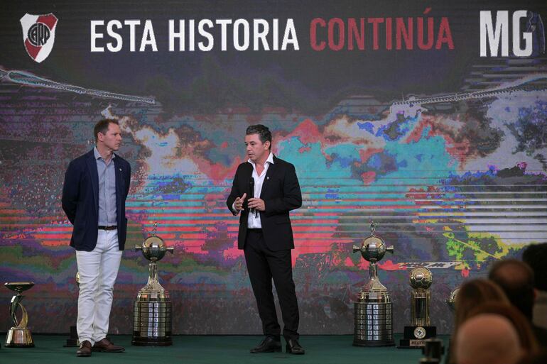 Argentine coach Marcelo Gallardo (R) speaks next to River Plate's President Jorge Brito during his presentation for a second period to lead the football team at the Monumental stadium in Buenos Aires on August 5, 2024. Marcelo Gallardo began this Monday his second stint as head coach of Argentine club River Plate, in whose first period he won 14 titles, including two Copa Libertadores de América titles (2015 and 2018). (Photo by Juan MABROMATA / AFP)