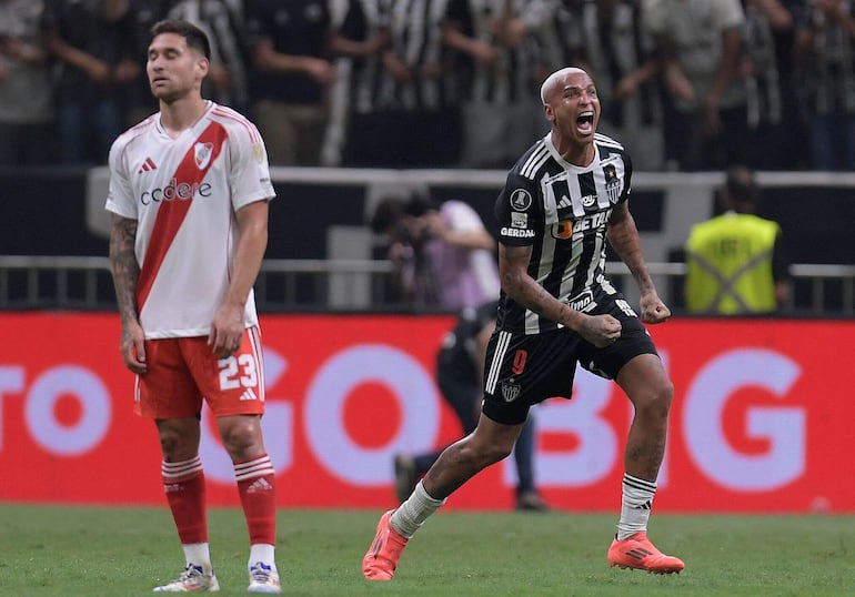 Deyverson fue una de las principales figuras del Atlético Mineiro ante River Plate. Aquí celebrando uno de los dos goles que convirtió en el Arena MRV de Belo Horizonte.