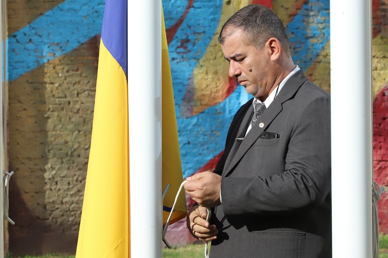 Acto de conmemoracion de los dos años de la guerra contra Ucrania en la sede de la Union Europea. Minuto de silencio e izamiento de la bandera de Ucrania.