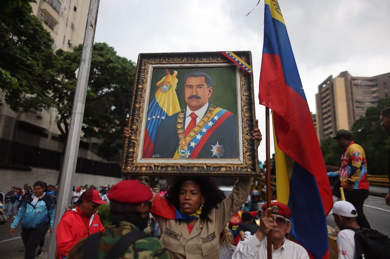 Simpatizantes chavistas participan en una manifestación este sábado, en Caracas (Venezuela).