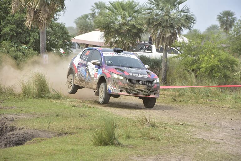 Gran carrera de Fabián Herrera y Manuel Vera con el Peugeot 208.