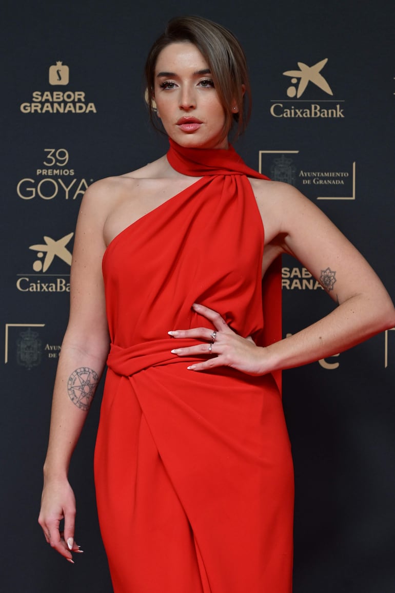 ¡Diosa total! La cantante Lola Índigo posando en la red carpet de la 39 edición de los Premios Goya de la Academia de Cine. (EFE/ Miguel Ángel Molina)
