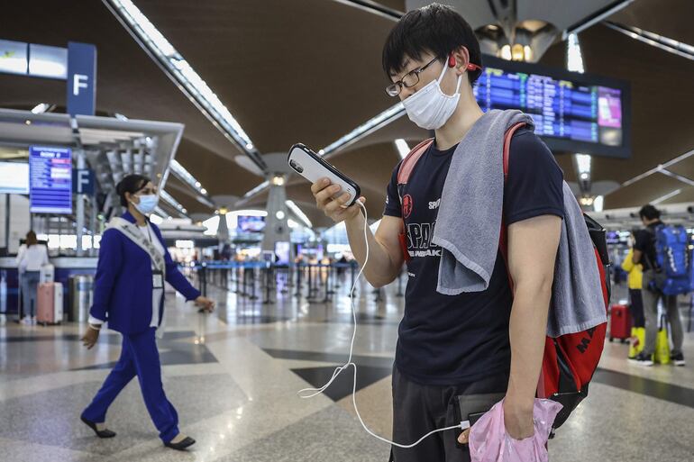 Controles sanitarios en algunos aeropuertos en Asia.