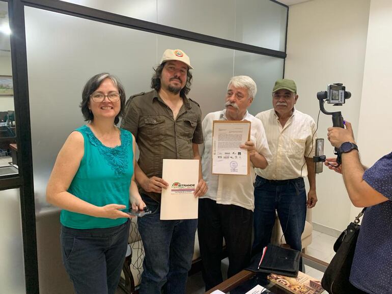 Mercedes Canese, David Campos, Ricardo Canese y Heriberto Bobadilla, en la Cancillería, este viernes.