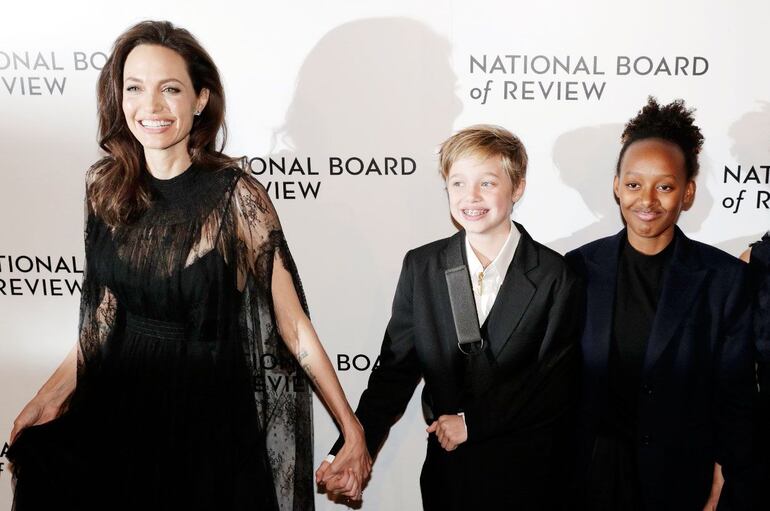 Angelina Jolie, Shiloh Jolie-Pitt y Zahara Marley Jolie-Pitt, en una foto de archivo.