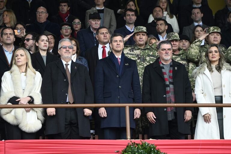 El presidente Santiago Peña con las autoridades de UIP y ARP durante el discurso inaugural de la Expo 2024