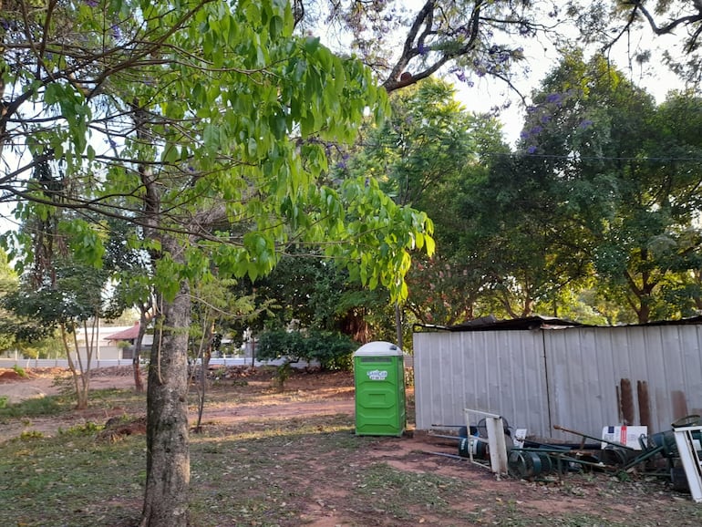 Así se encuentra la plaza Naciones Unidas, del barrio Mburicaó, este 28 de setiembre, día en que debían culminar los trabajos, de acuerdo al calendario previsto.