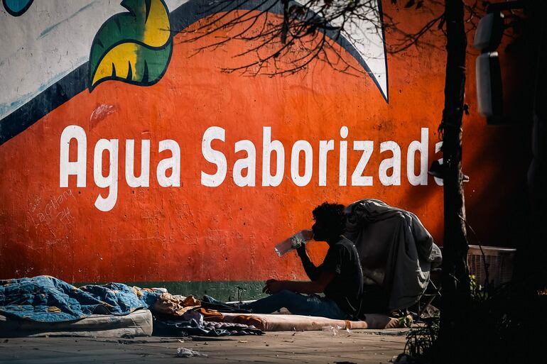 La pobreza en la población urbana de Argentina se situó en el 41,7 % en el segundo semestre del año pasado.