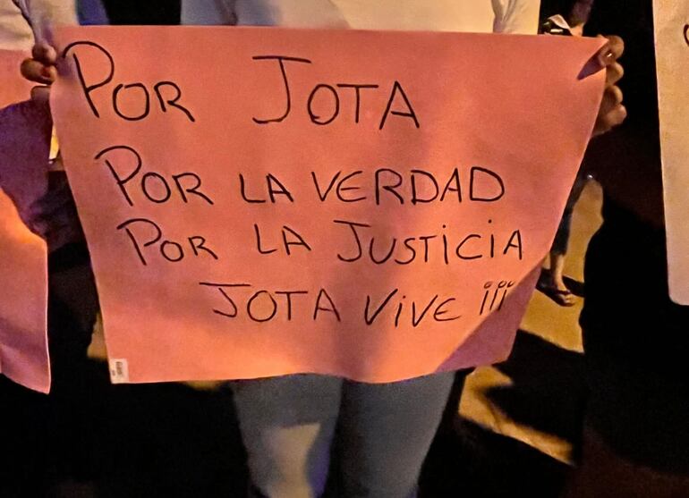 Los familiares del joven fallecido claman por un accionar claro de parte de la Fiscalía de Filadelfia.