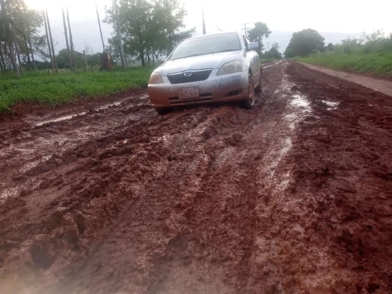 El camino a Piraretá figura en los papeles que ya fue empedrado completamente.