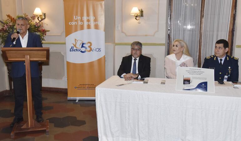 El lanzamiento del libro se llevó a cabo en el Gran Hotel del Paraguay.