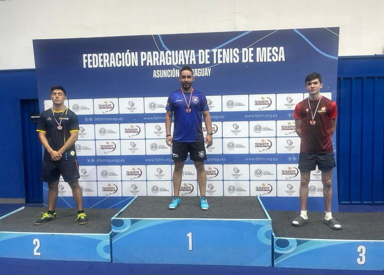 Los mejores de la categoría Primera, con el campeón nacional Manuel Moya en lo alto del podio.