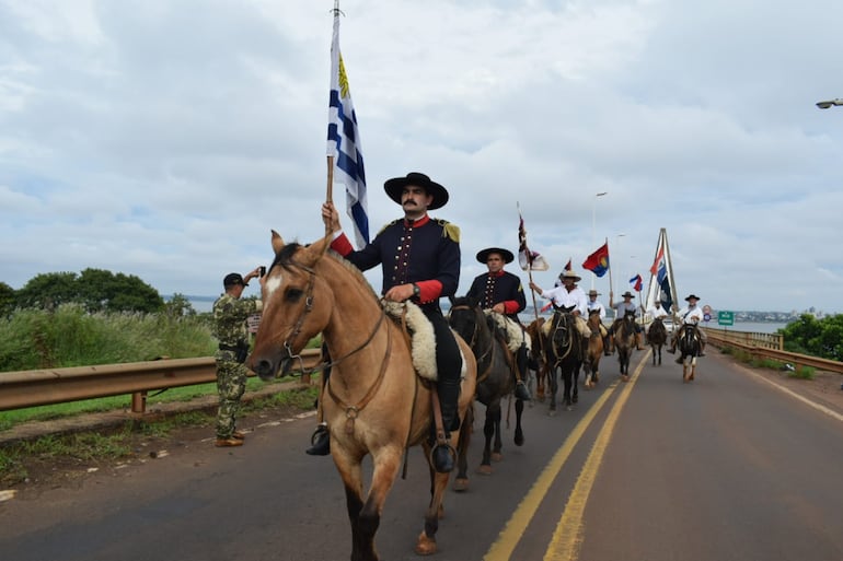 Jinetes uruguayos llegan a Encarnación