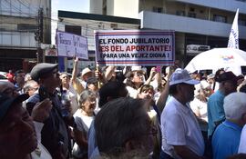 Manifestacion de Jubilados frente a la Caja Central de IPS
Hoy 12 de Setiembre de 2023
Gustavo Machado