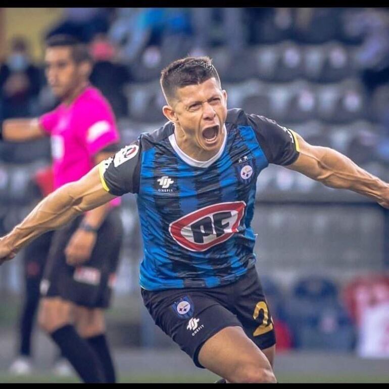 Cris Robert Martínez Escobar (30 años), atacante paraguayo del Huachipato.