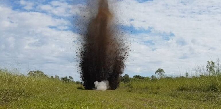 Detonan pistas clandestinas de narcos en Concepción.