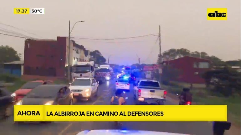 La selección de Paraguay camino al Defensores del Chaco de Asunción.