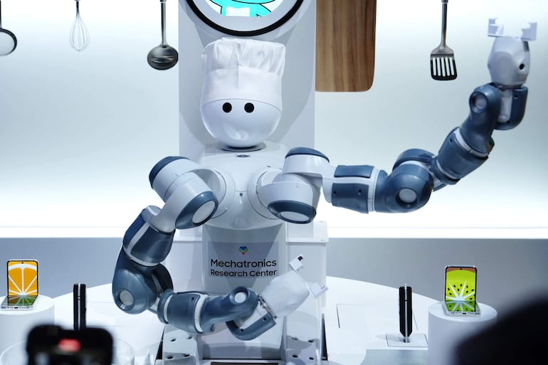 Un robot cocinero en el Centro de Investigación de Mecatrónica en Samsung.