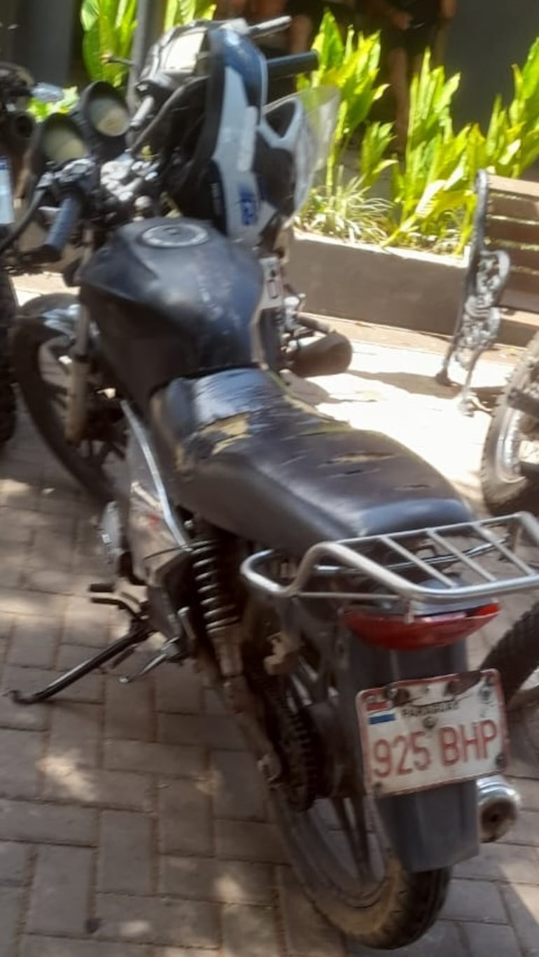 La motocicleta que los dos aprehendidos intentaron hurtar.