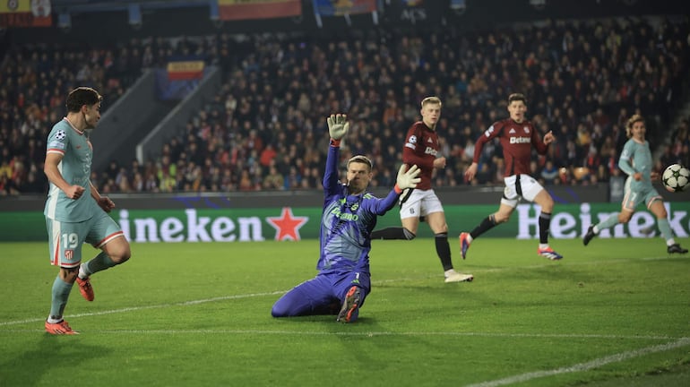 El argentino del Atlético de Madrid Julián Álvarez anotó dos goles ante el Sparta.