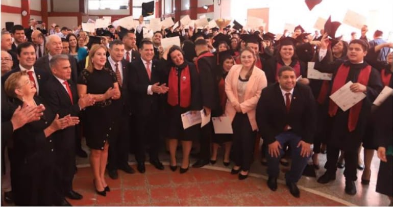 Horacio Cartes anuncia creación de la "Universidad ANR".