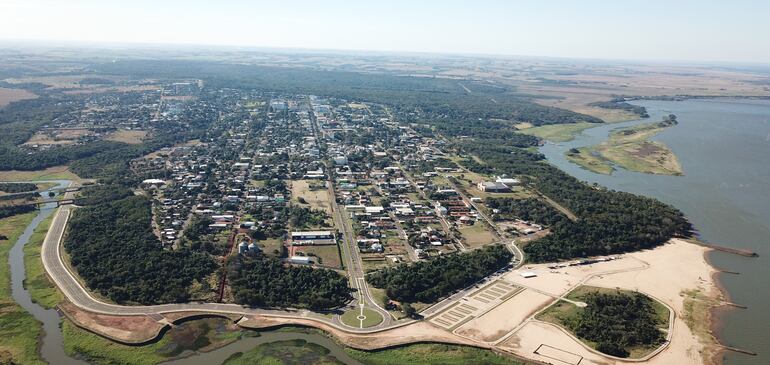 Vista aérea de Saltos del Guairá y su costanera