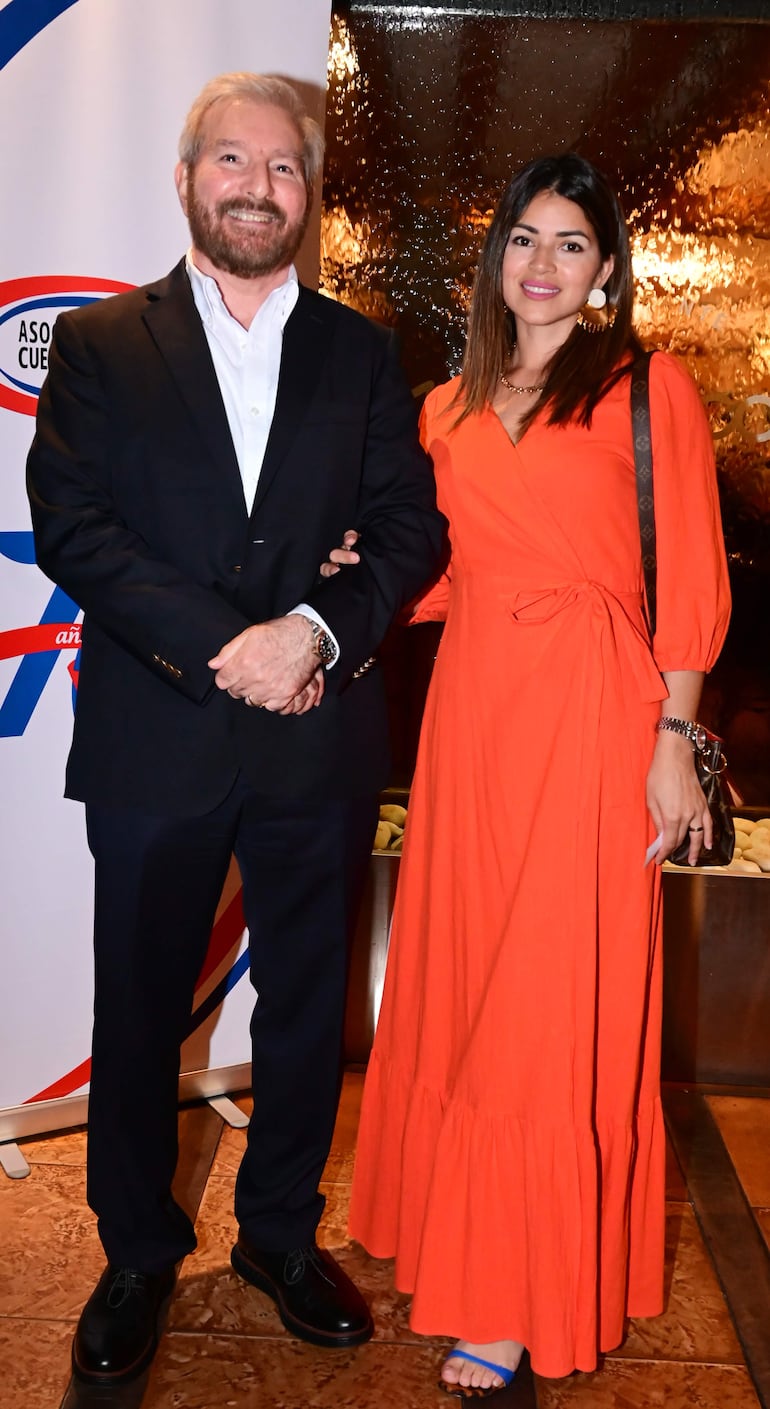 Miguel Carrizosa junto con Cynthia Caje.