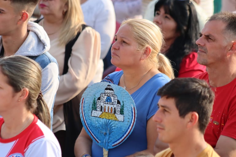 Como cada domingo la explanada de la basílica estuvo copada de feligreses.