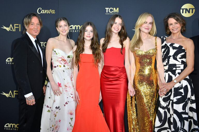 ¡Hermosa familia! El músico australiano Keith Urban, Faith Urban, Sunday Urban, Nicole Kidman y Antonia Kidman. )Valerie Macon / AFP)