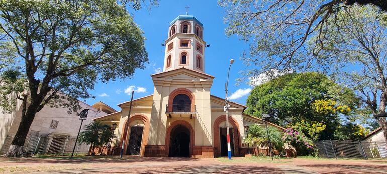 La catedral de la ciudad de San Juan Bautista, Misiones, es uno de los atractivos turísticos de la capital departamental.