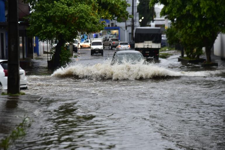 Temporal afecta a 20 mil usuarios de Ande en el área metropolitana.