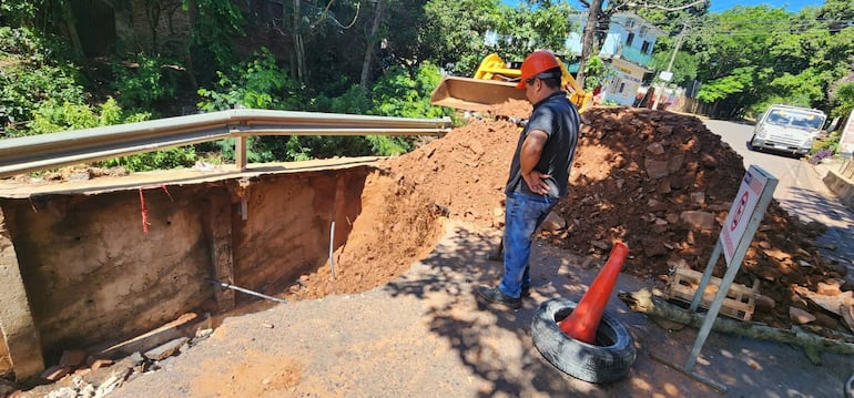 Municipalidad de Ñemby inició reparación del puente del barrio Villa Anita, la pasarela une con Villa Elisa y fue afectada por el temporal de ayer.