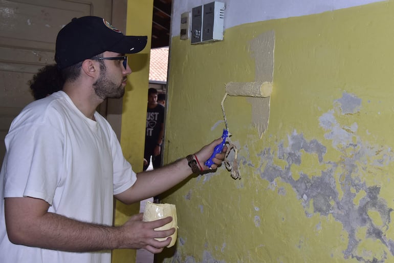 Voluntarios que “levantan” escuelas denuncian más de 800 instituciones “olvidadas” por el MEC