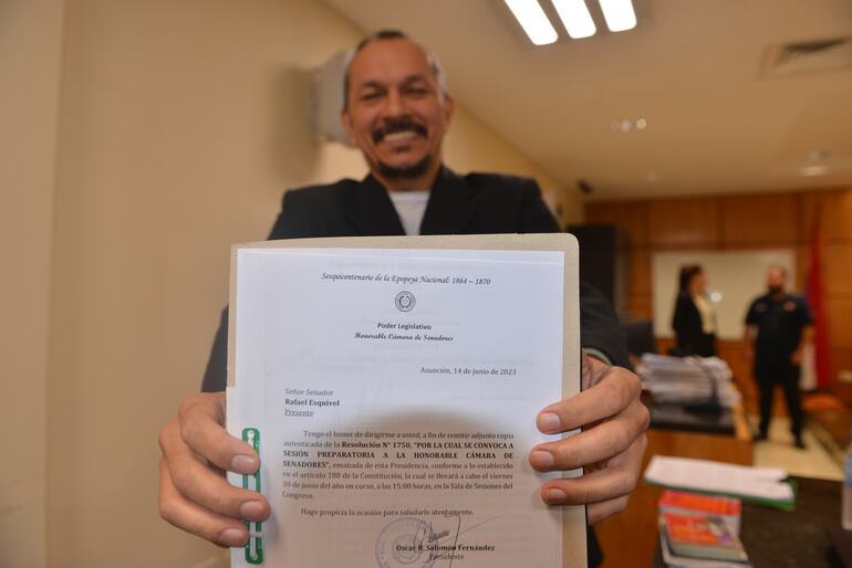 La notificación para el acto de juramento en el Senado que recibió Rafael Esquivel Mbururú (Cruzada Nacional).