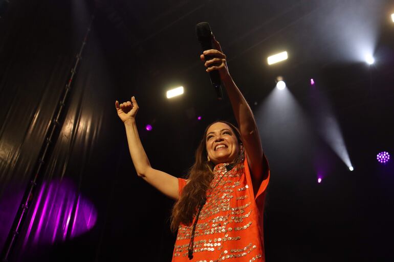 La cantante mexicana Natalia Lafourcade presentó anoche en el festival de "Noches del Botánico" sus clásicos y su más reciente álbum "De todas las flores", ante el aforo completo de 4000 personas que acudió a la cita musical con la mexicana en la zona de Ciudad Universitaria en Madrid. 
