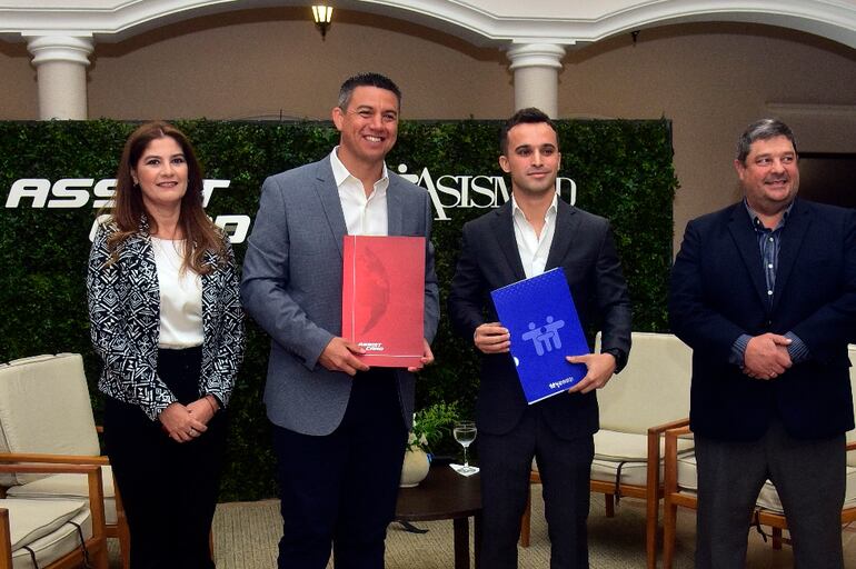 Zaida Rocholl Quevedo, Julio Ferrari, Agustín Aveiro y Hugo Fernández.