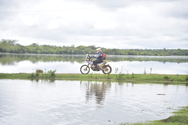 Rolando Martínez, con su KTM 450 Rally Réplica, fue el mejor entre las motos hasta 450 cc.