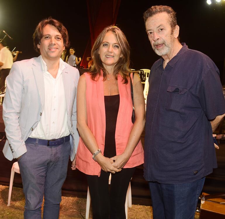 Pierluigi Melillo, María Cristina Brizzi y el embajador de Italia, Marcello Fondi.