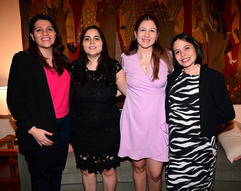 Cynthia Delgado, Verónica Meza, Diana Romero y Alejandra Samaniego. 